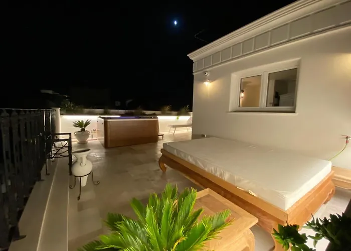 Home Avenue Luxury Townhouse