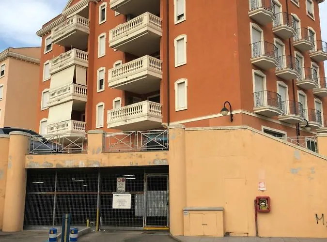 Via Acquedotto N. 66, Condominio "Le Piramidi"